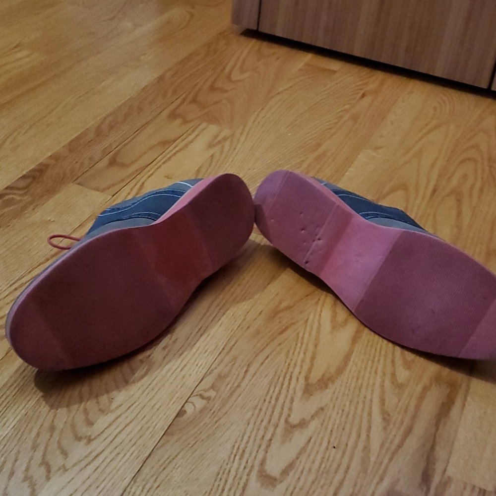 Shoes - Picture 2 of 4
